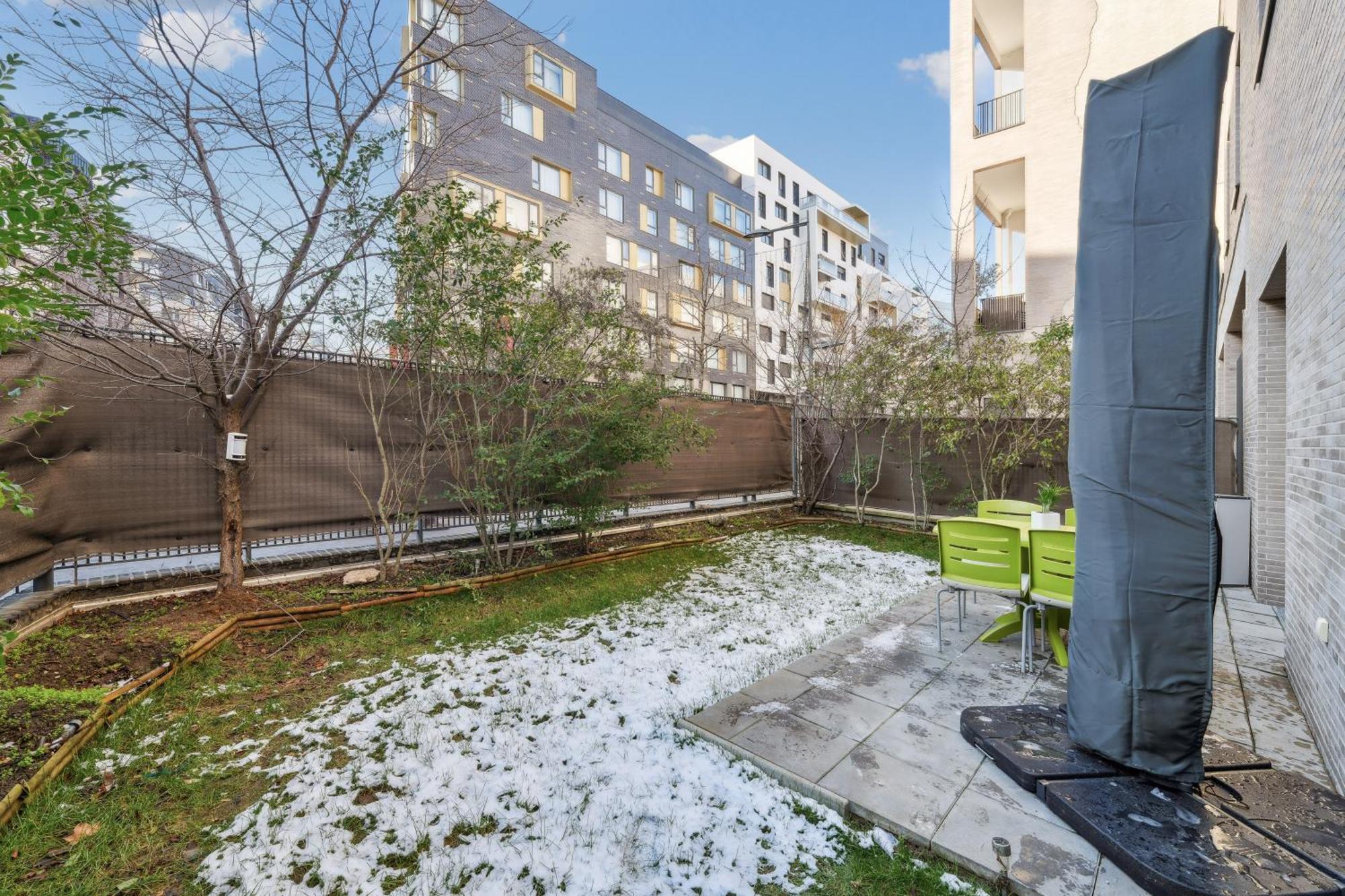 Chic Terrace Garden Parking Apartment *