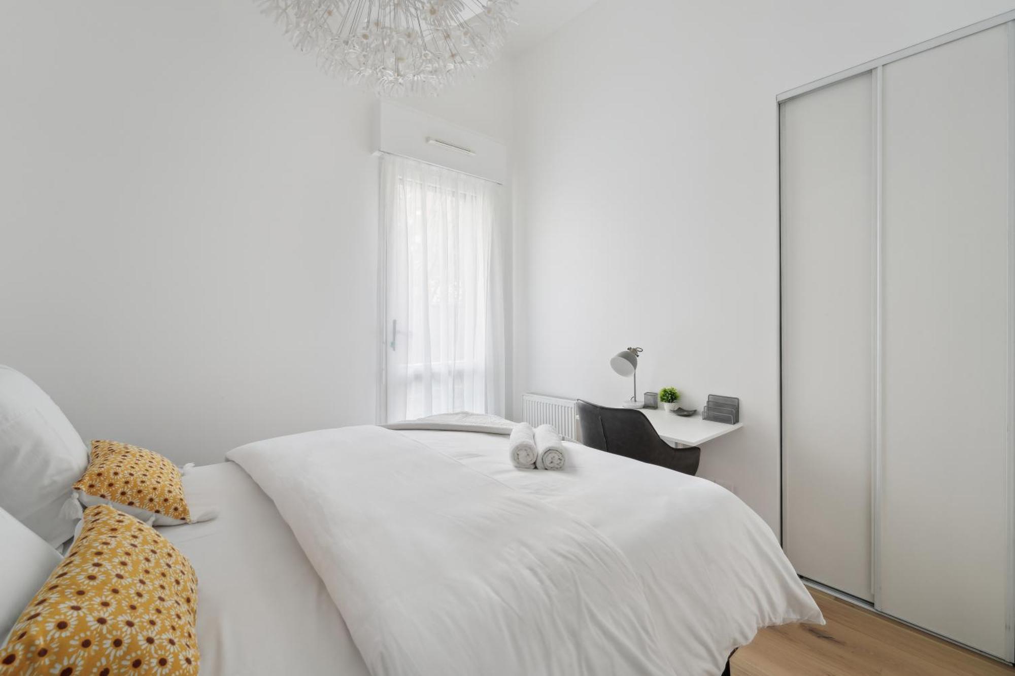 Chic Terrace Garden Parking Apartment